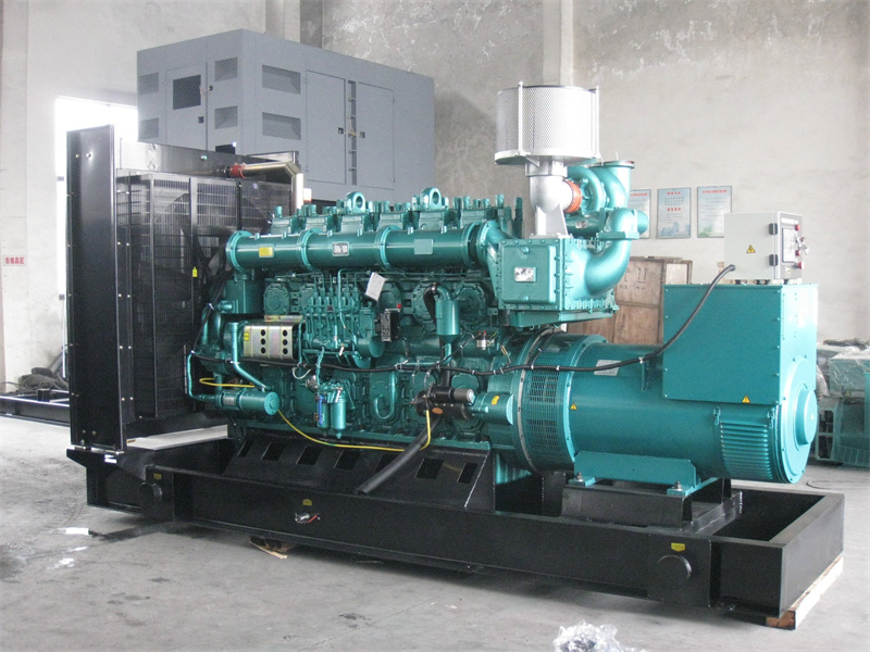 南关200KW 柴油发电机的油耗是多少？