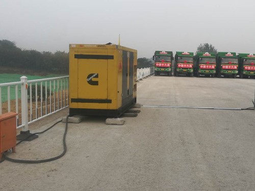 南关电力系统的稳定性和设备兼容性如何影响发电机组的频率规格？