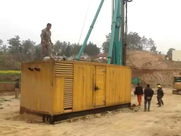 南关如何判断水冷式机油散热器密封件是否需要更换？